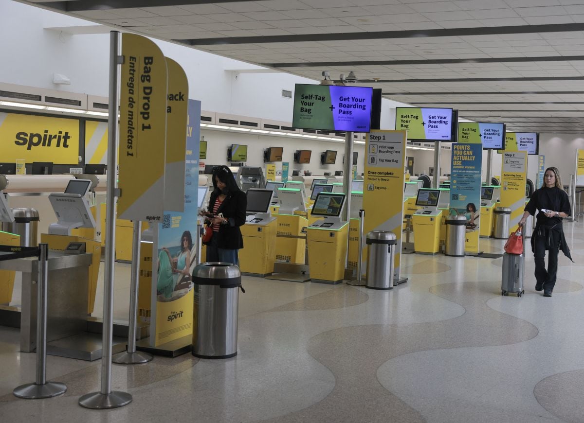 El área de facturación de Spirit Airlines está vacía después de que la compañía anunciara su cierre en el Aeropuerto Internacional de Fort Lauderdale-Hollywood el 2 de mayo de 2026 en Fort Lauderdale, Florida (Foto: Joe Raedle / GETTY IMAGES NORTH AMERICA / Getty Images vía AFP)