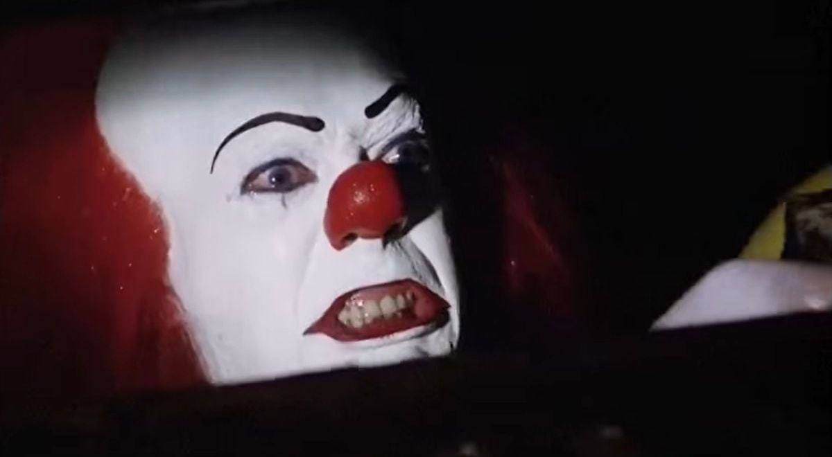 Tim Curry interpretando al temible Pennywise en "It" (Foto: Lorimar Television / Warner Bros. Television)