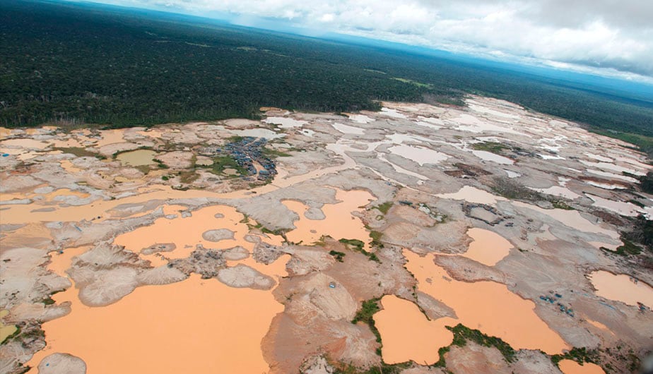 Durante el operativo, se incautaron más de 9,500 toneladas de mineral metálico, 21 maquinarias (18 nuevas y 3 usadas), cuatro chancadoras, una tolva metálica y dos inmuebles vinculados a la actividad ilícita. (Foto: Andina)