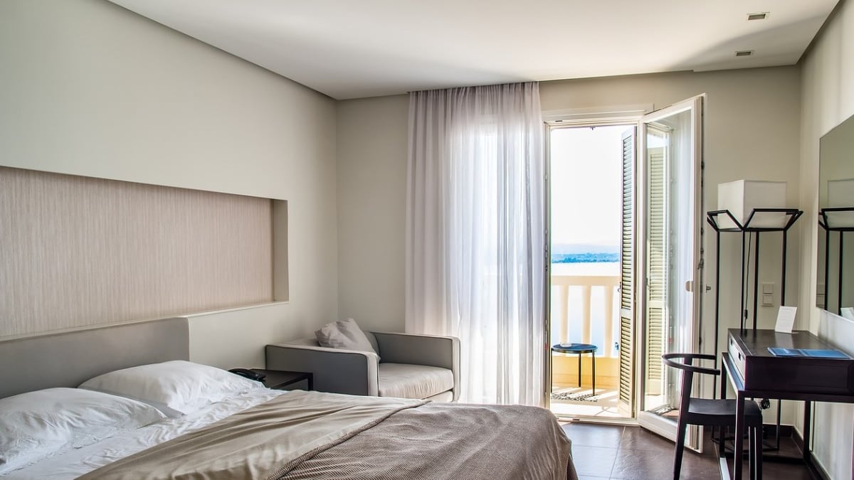 Ni descansar ni dejar las maletas: esto es lo primero que hacen los tripulantes de cabina al llegar a un hotel