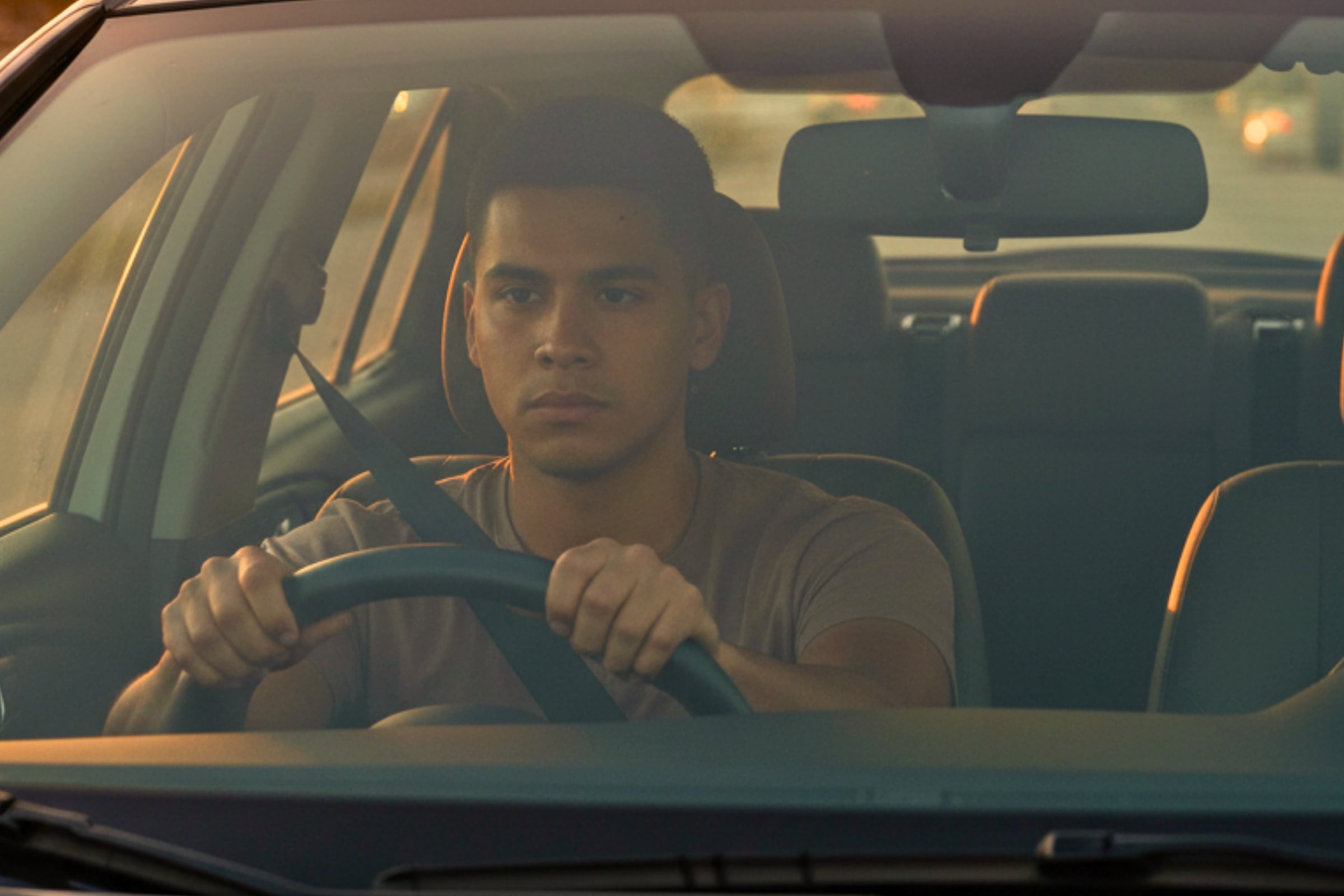 Evita multas en California: cómo renovar tu licencia de conducir en el DMV, con todos los requisitos y tarifas (Foto: Imagen creada por El Comercio MAG usando la IA de Perplexity)