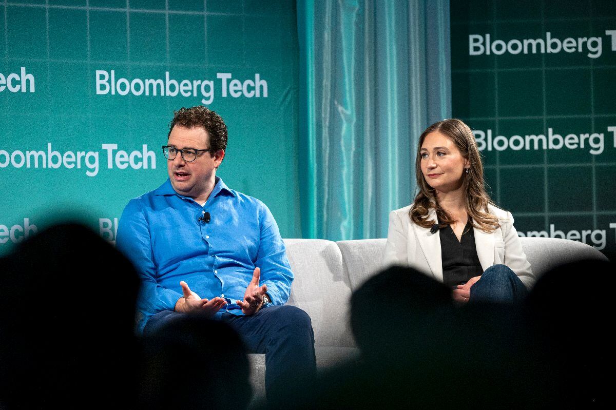 Dario Amodei, a la izquierda, y Daniela Amodei. Foto: David Paul Morris/Bloomberg