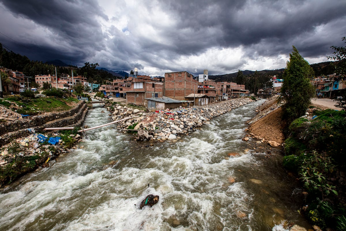 En 1941, un aluvión provocó la muerte de 1,800 personas en Huaraz, por el desborde de la laguna Palcacocha. El temor de Luciano es que se repita la historia.