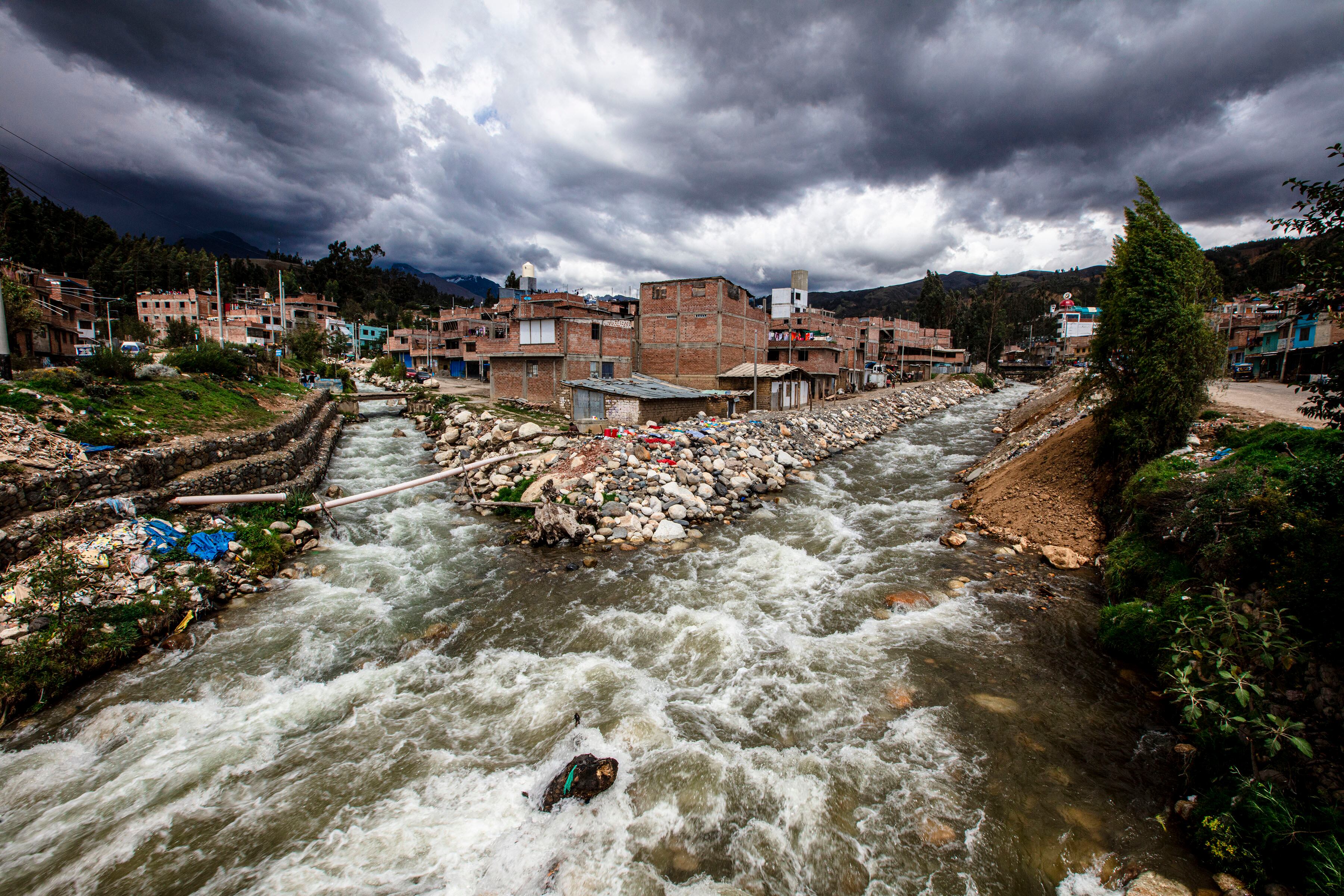 En 1941, un aluvión provocó la muerte de 1,800 personas en Huaraz, por el desborde de la laguna Palcacocha. El temor de Luciano es que se repita la historia.
