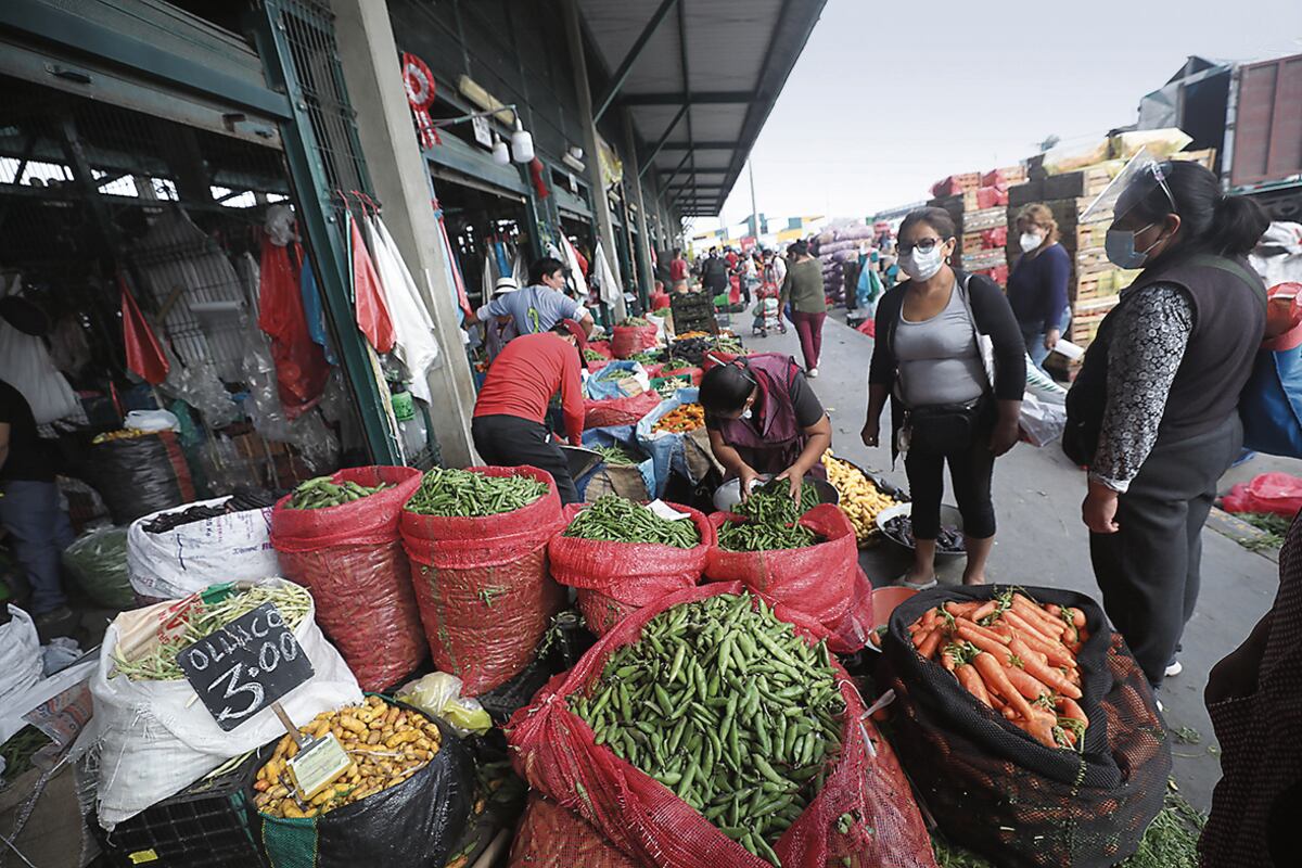 Verduras y frutas no podrían llegar hasta el Mercado Mayorista de Santa Anita en un eventual paro de transportistas de carga. (Foto archivo GEC)