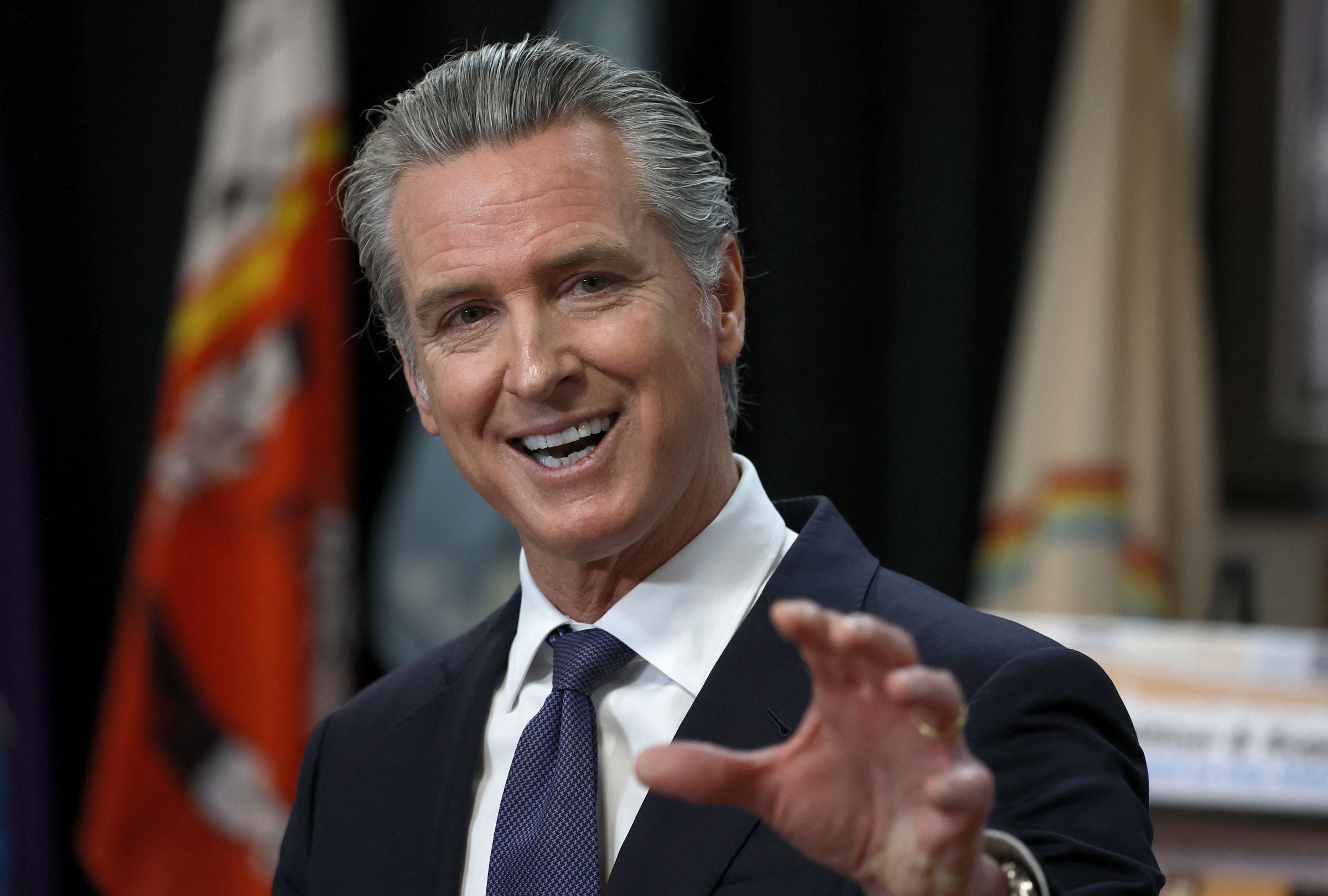 Gavin Newsom, el pasado 14 de abril de 2026, confirmó la noticia y dio los detalles de estos ajustes a la licencia de conducir (Foto: AFP)