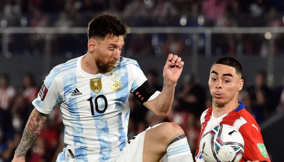 Argentina logró derrotar por la mínima diferencia (1-0) a Paraguay en el Estadio Más Monumental de River Plate. (Foto: AFP)