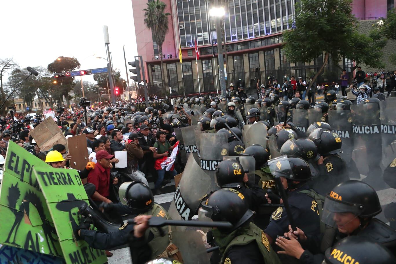 Protestas con motivo de la Toma de Lima contra el gobierno de Dina Boluarte en Perú dejan 14 heridos. Fotos: Alessandro Currarino / @photo.gec