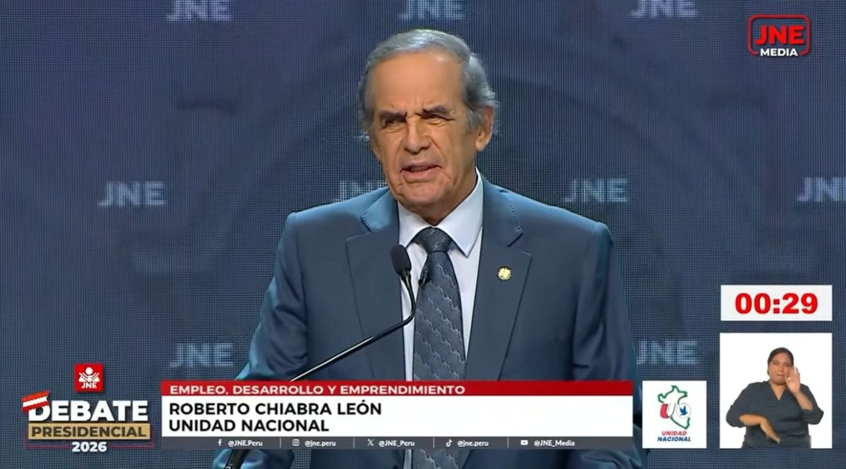 El candidato de Unidad Nacional, Roberto Chiabra, planteó integrar digitalmente el país, fortalecer la educación técnica y apoyar a las pymes. Foto: Captura JNE.