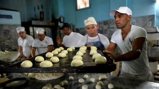 La moneda cubana se unifica y el precio del pan se dispara  