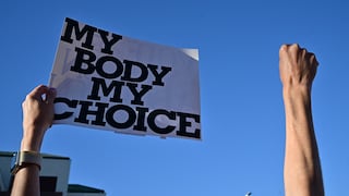 Los dos años del fin de la protección al aborto en EE.UU.: caos, terror y retroceso