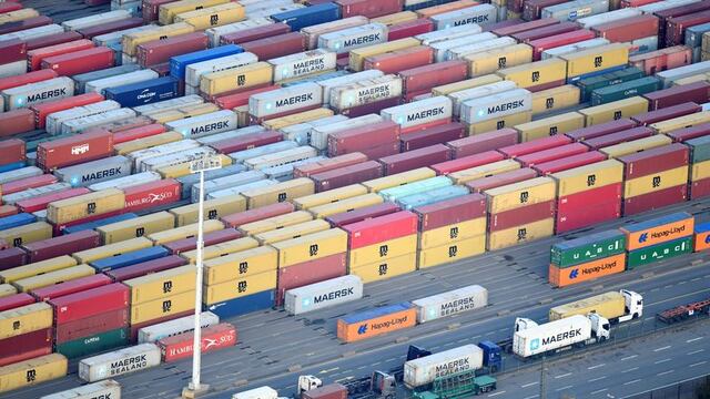 Congestión portuaria mundial, altas tarifas de fletes durarán hasta el 2023, según ejecutivos de logística