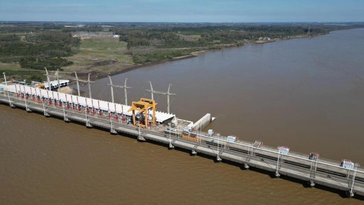 La presa hidroeléctrica de Salto Grande, en el río Uruguay, entre las localidades uruguaya de Salto y argentina de Concordia. (Foto: AFP)