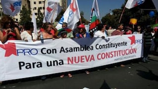 Miles de chilenos salen a las calles a presionar a Michelle Bachelet por reformas