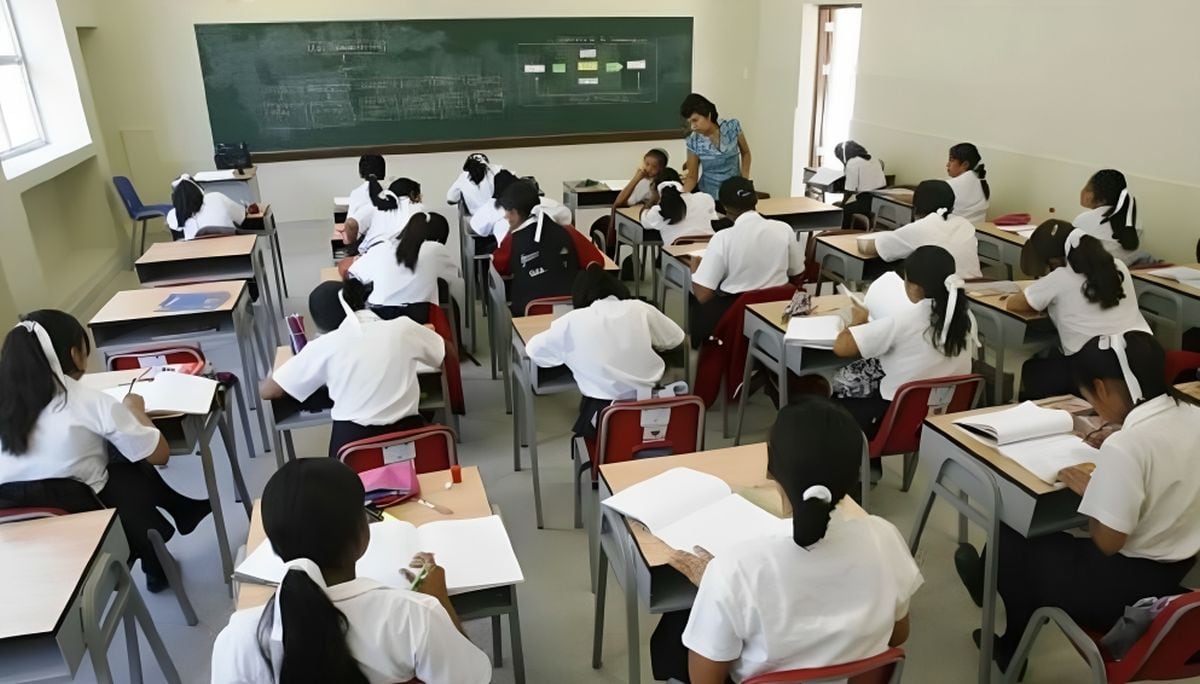 Profesores que trabajan para el Estado recibirán aumento en sus sueldos. (Foto: Archivo)