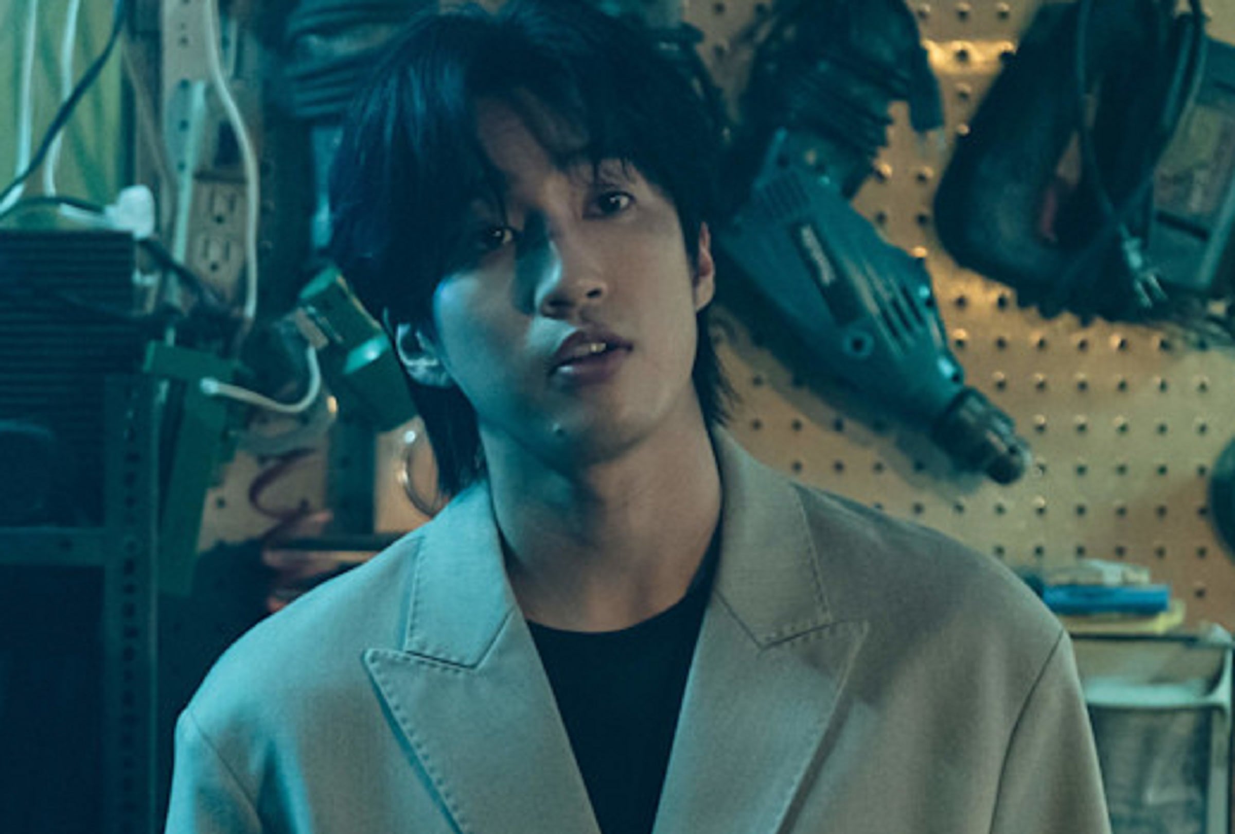 Shou Lou asume el papel de Louis Hsueh en la serie taiwanesa "Los solucionadores", dirigida por Hung Tzu-hsuan y Henri Chang (Foto: Netflix)