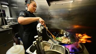 Chef estrella de TikTok abre su primer restaurante en Los Ángeles