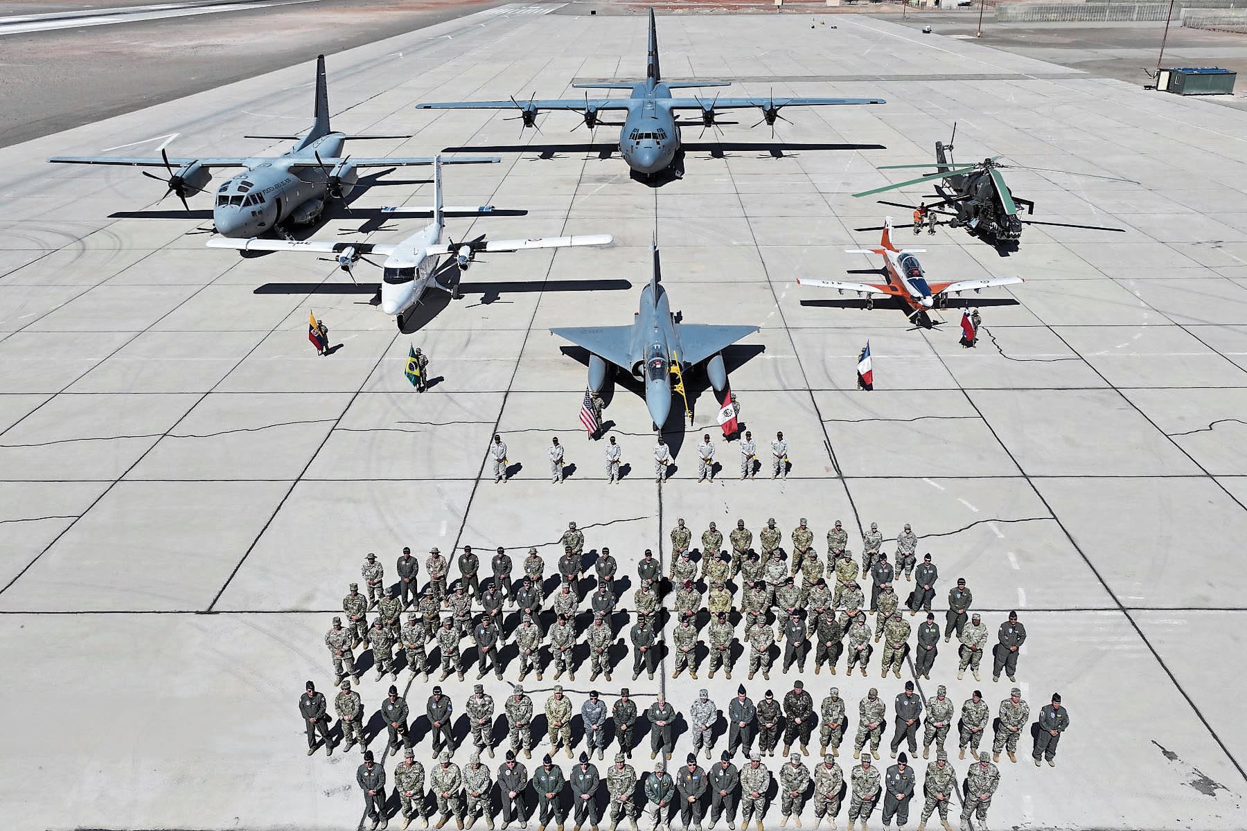 El decreto supremo establece que se prohíbe usar los fondos en actividades distintas a la recuperación de las capacidades de los aviones caza en La Joya. (Foto: Andina)