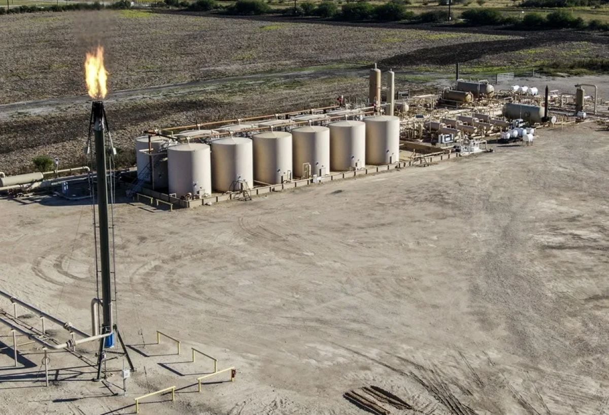 El precio del petróleo de Texas cerró a la baja en medio de expectativas por un posible acuerdo entre Estados Unidos e Irán. Foto: EFE.