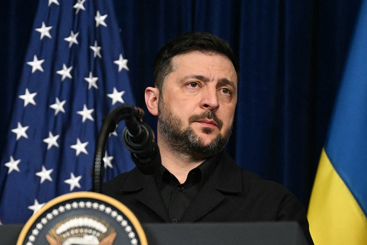 El presidente ucraniano, Volodymyr Zelensky, habla durante una conferencia de prensa en la residencia de Trump en Mar-a-Lago en Palm Beach, Florida, el 28 de diciembre de 2025. (Jim WATSON / AFP)