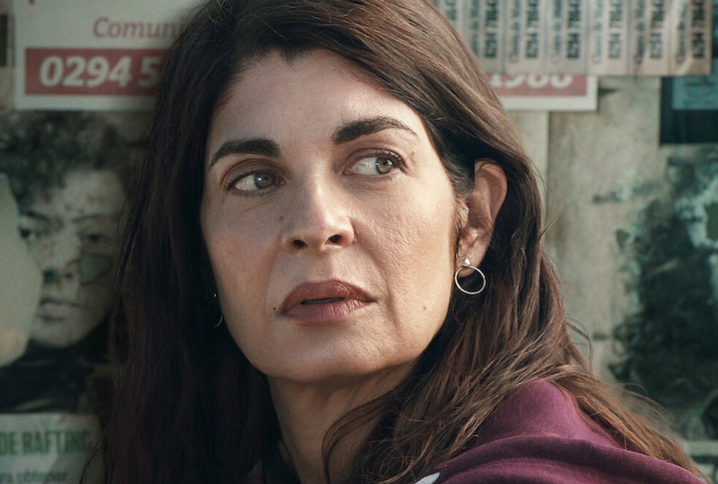 La reportera Ema Garay (Soledad Villamil) investiga a un groomer en la serie argentina "Atrapados" (Foto: Netflix)