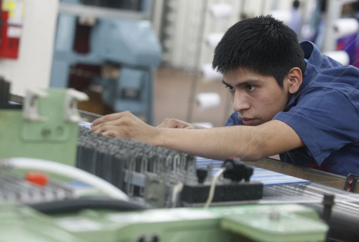 Las carreras técnicas de corta duración aparecen como una alternativa frente a la educación universitaria tradicional. Foto: Andina.