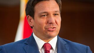 DeSantis firma nueva ley en Florida que facilitará los pagos a municipios, condados y oficinas locales: ¿de qué trata la HB 967?