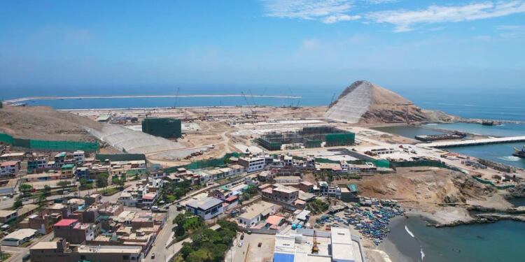 Los retos para instalar un parque industrial alrededor del puerto es la disponibilidad de la fuerza laboral. (Foto: Difusión)