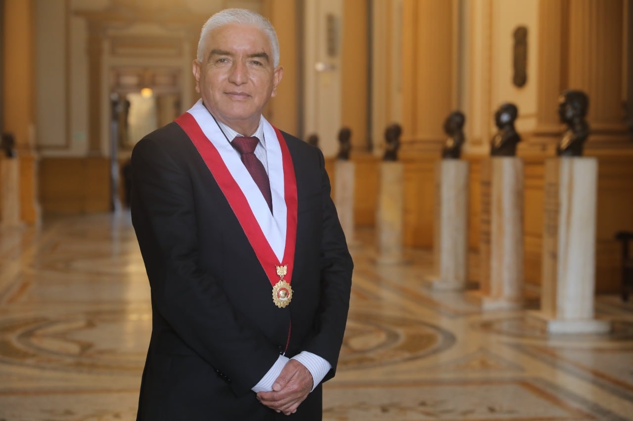 Héctor Acuña Peralta.