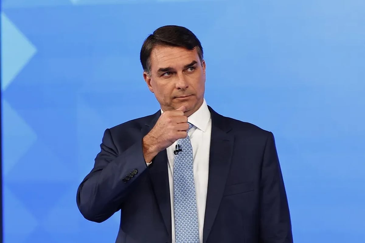 Flávio Bolsonaro sale de Brasil rumbo a EE.UU. según aliados, pero su hermano lo niega