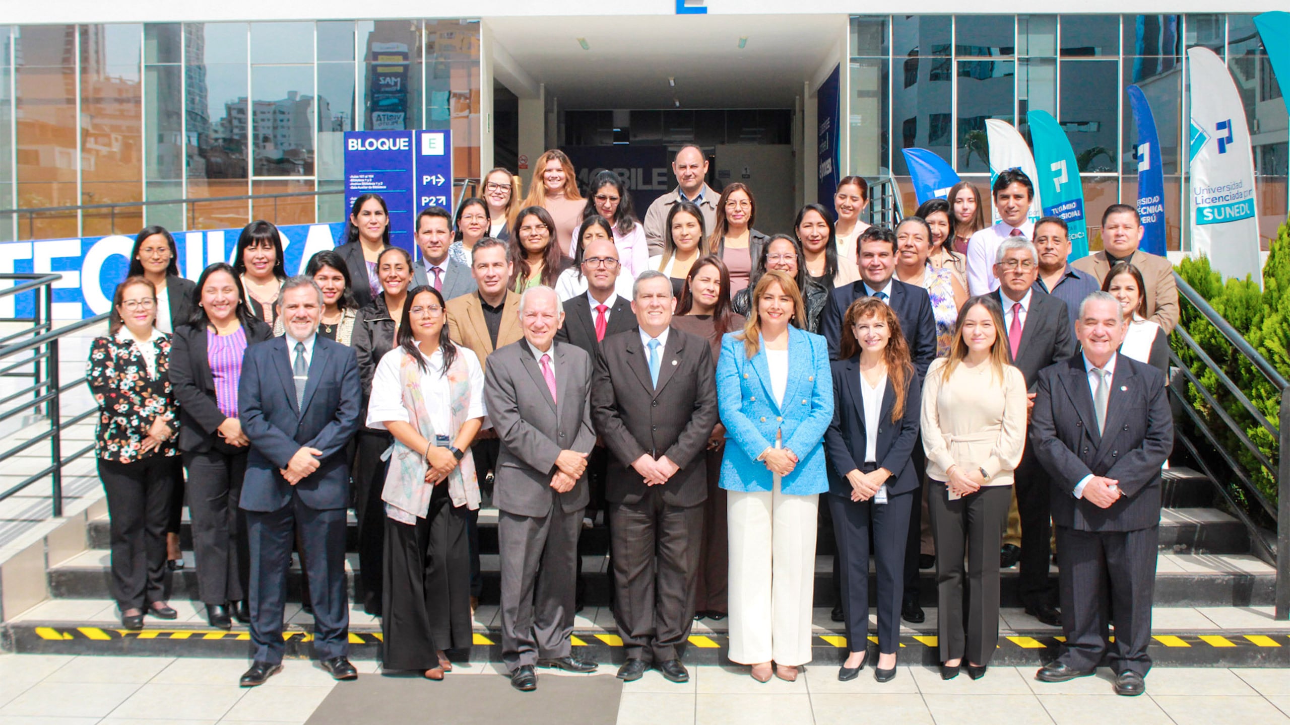 Con un modelo educativo centrado en la aplicación práctica de los
conocimientos, La Politécnica busca preparar a sus estudiantes para los
retos del entorno profesional. (Foto: U. Politécnica del Perú)