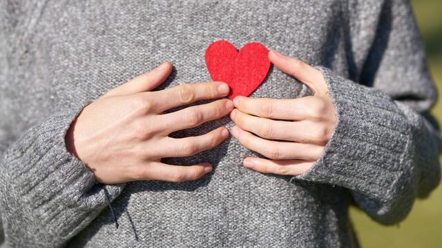 Las mujeres tienen menos probabilidad de recibir masaje de reanimación cardíaca