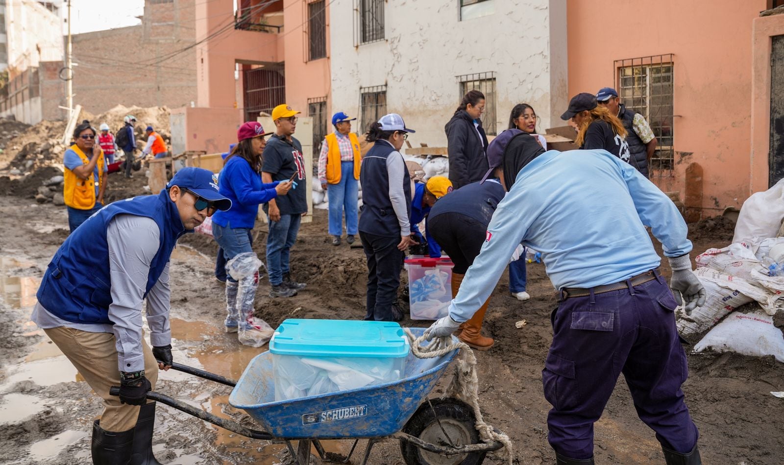 Solidaridad en emergencia de Arequipa a causa del Niño Costero. (FOTO: MPA)