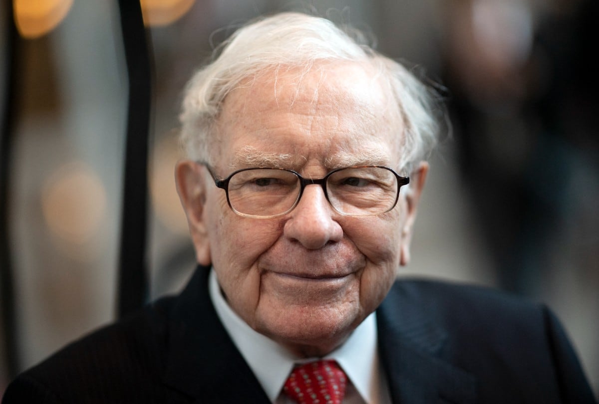 Warren Buffett, de 96 años, dejará el cargo de presidente de Berkshire Hathaway, anunció el conglomerado este viernes en un comunicado. Crédito: JOHANNES EISELE / AFP