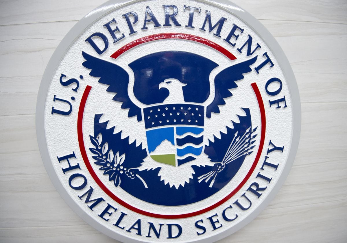 Ante una notificación de multa migratoria del DHS, lo más recomendable es buscar asesoría legal de inmediato. | Crédito: Paul J. Richards / AFP
