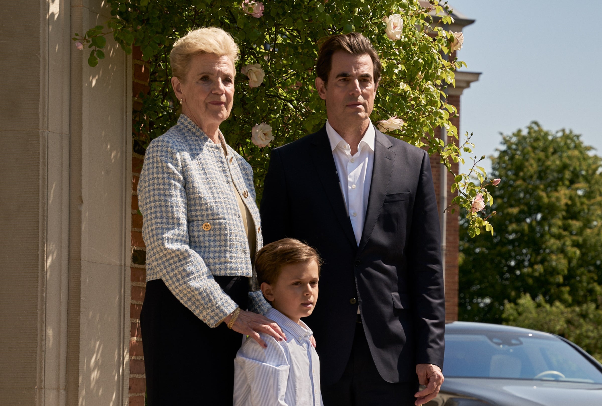 Stina Ekblad como Caroline, Claes Bang como Edmund y David Elting Geresia como Alexander en la película danesa "Una mujer sin pasado" (Foto: Netflix)