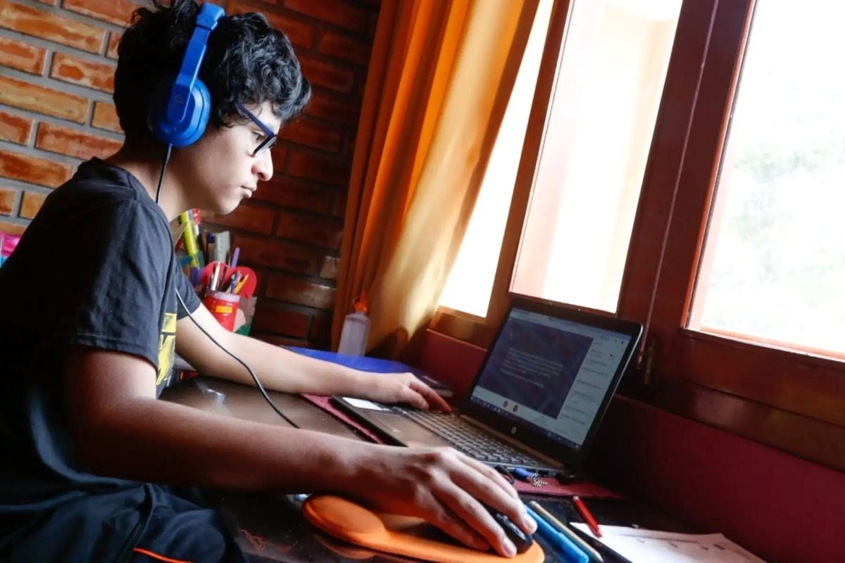 La flexibilidad en cómo, cuándo y dónde aprender gana peso en las decisiones educativas de las nuevas generaciones. Foto: Andina/ Referencial.