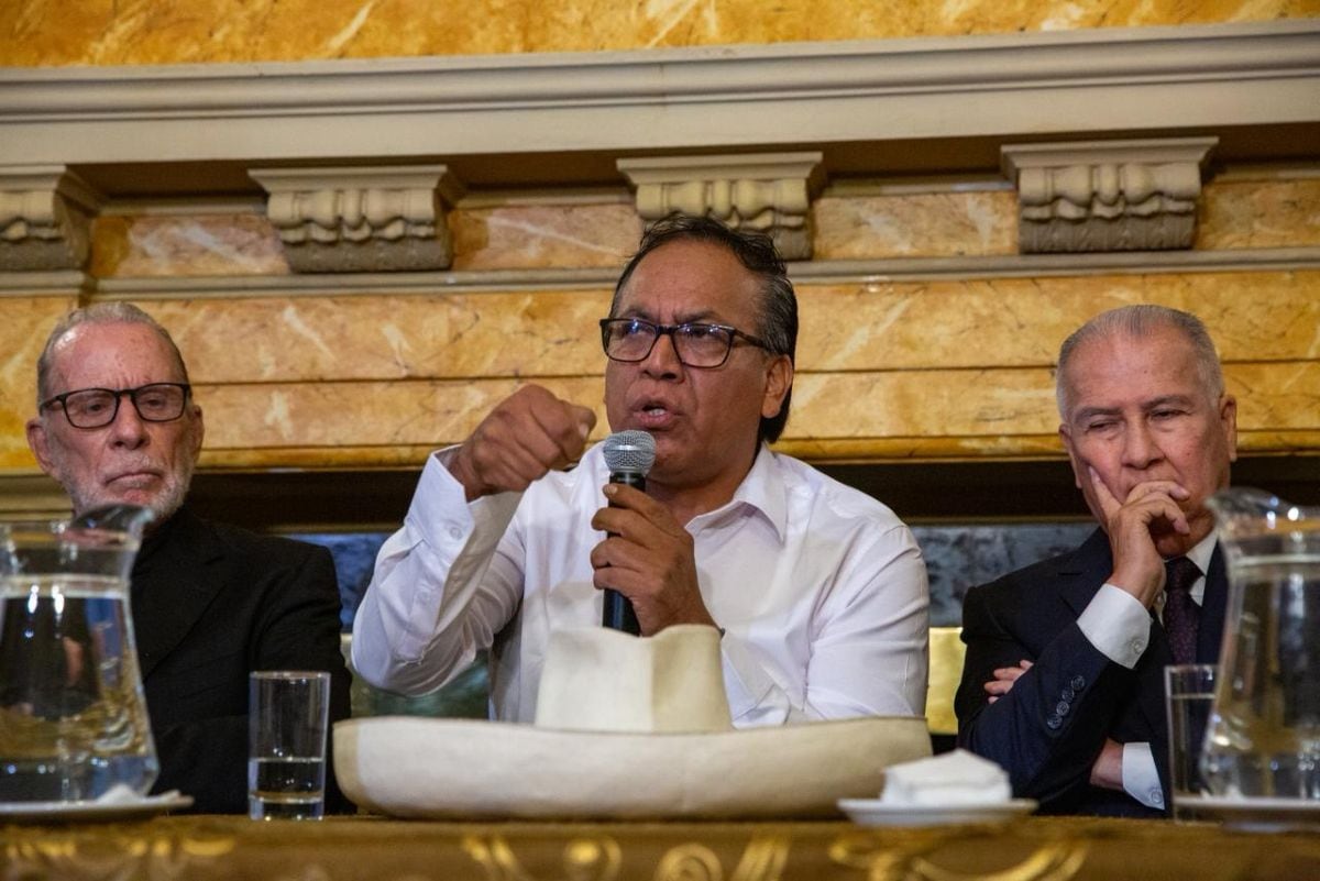 Roberto Sánchez, Alfonso López Chau y Ricardo Belmont oficializaron la creación de una coalición parlamentaria para el próximo Congreso. Foto: Fernando Sangama/GEC.