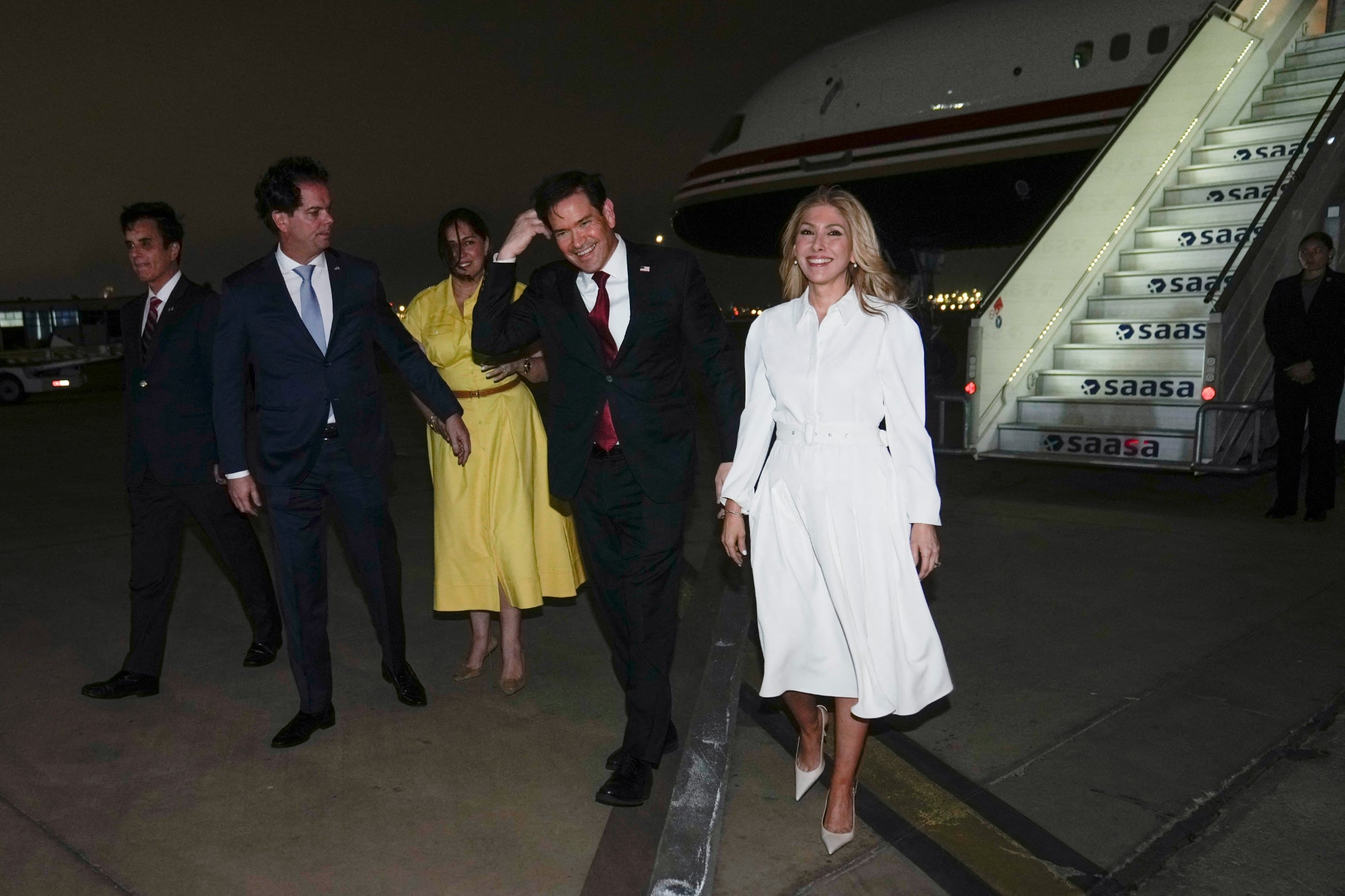El Secretario de Estado de EEUU, Marco Rubio, llega al Grupo Aéreo 8 para reunirse con la presidenta Keiko Fujimori. Foto: AFP
