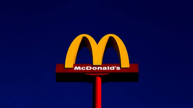 Hamburguesas gourmet y ventas globales impulsan resultados de McDonald's