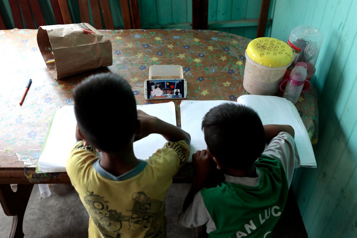 El Ministerio de Educación dijo que la medida de clases virtuales permanentes no es extensiva al resto del año escolars. | Foto: Jessica Vicente / @photo.gec