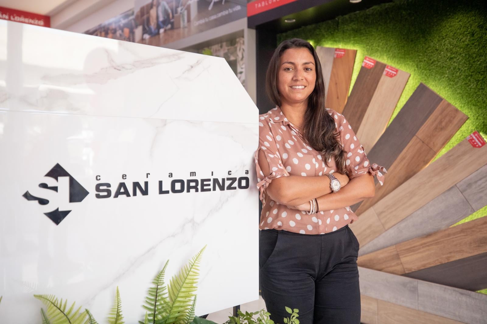 Antoinette Peryre, gerente de Marketing de Cerámica San Lorenzo, señaló que la empresa apunta a cerrar 2026 con un crecimiento cercano a los dos dígitos y reforzar su presencia en segmentos de mayor valor agregado. Foto: GEC