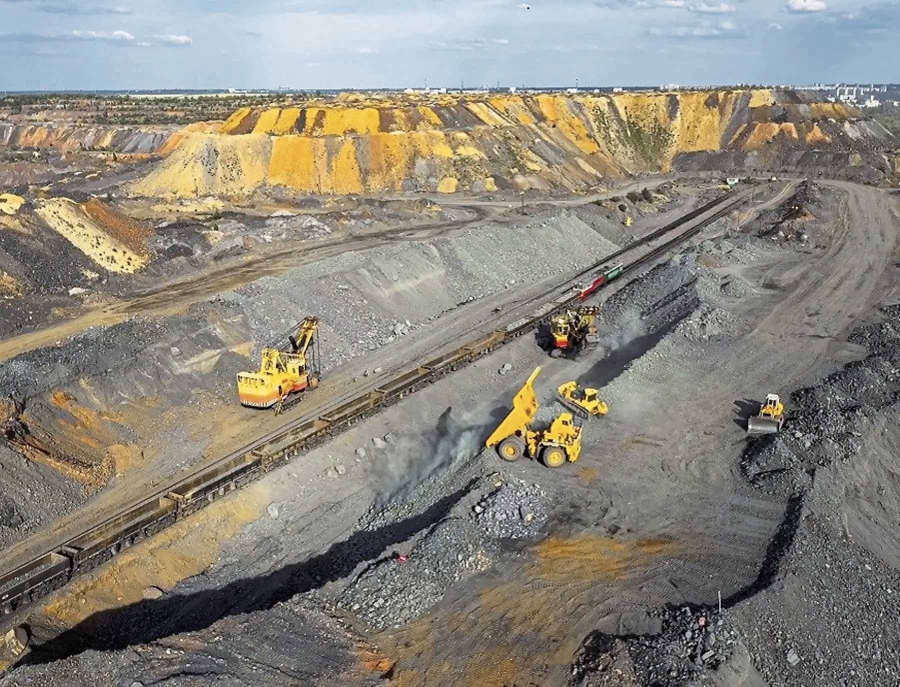 La escisión es parte de una reorganización corporativa, no una venta de activos. (Foto referencial: Andina)