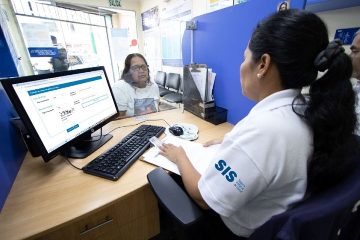 El SIS brinda un apoyo económico de hasta S/ 1,000 para ayudar a las familias en momentos difíciles. Foto: Andina.