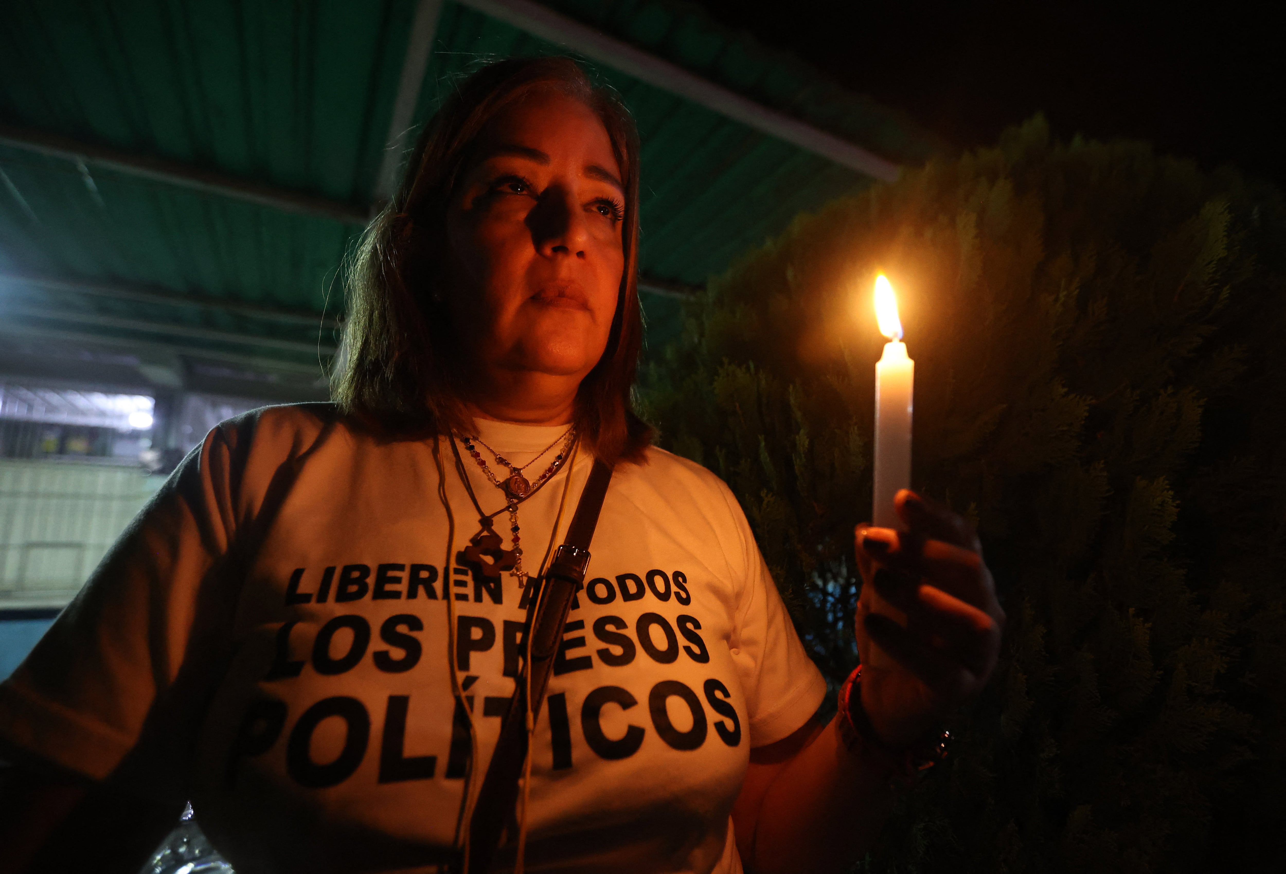 El gobierno interino promete liberar presos políticos y transformar uno de los centros de detención más denunciados del país. Foto: Pedro MATTEY / AFP
