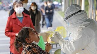 En la escuela o en la oficina, China multiplica los tests del coronavirus
