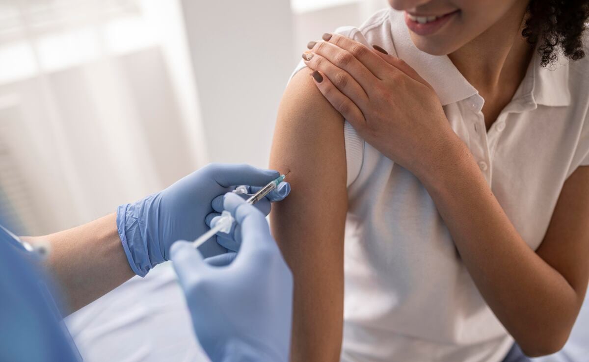 Destacan la ampliación de la vacunación contra el Virus del Papiloma Humano a mayores de 18 años. (Foto: Freepik)
