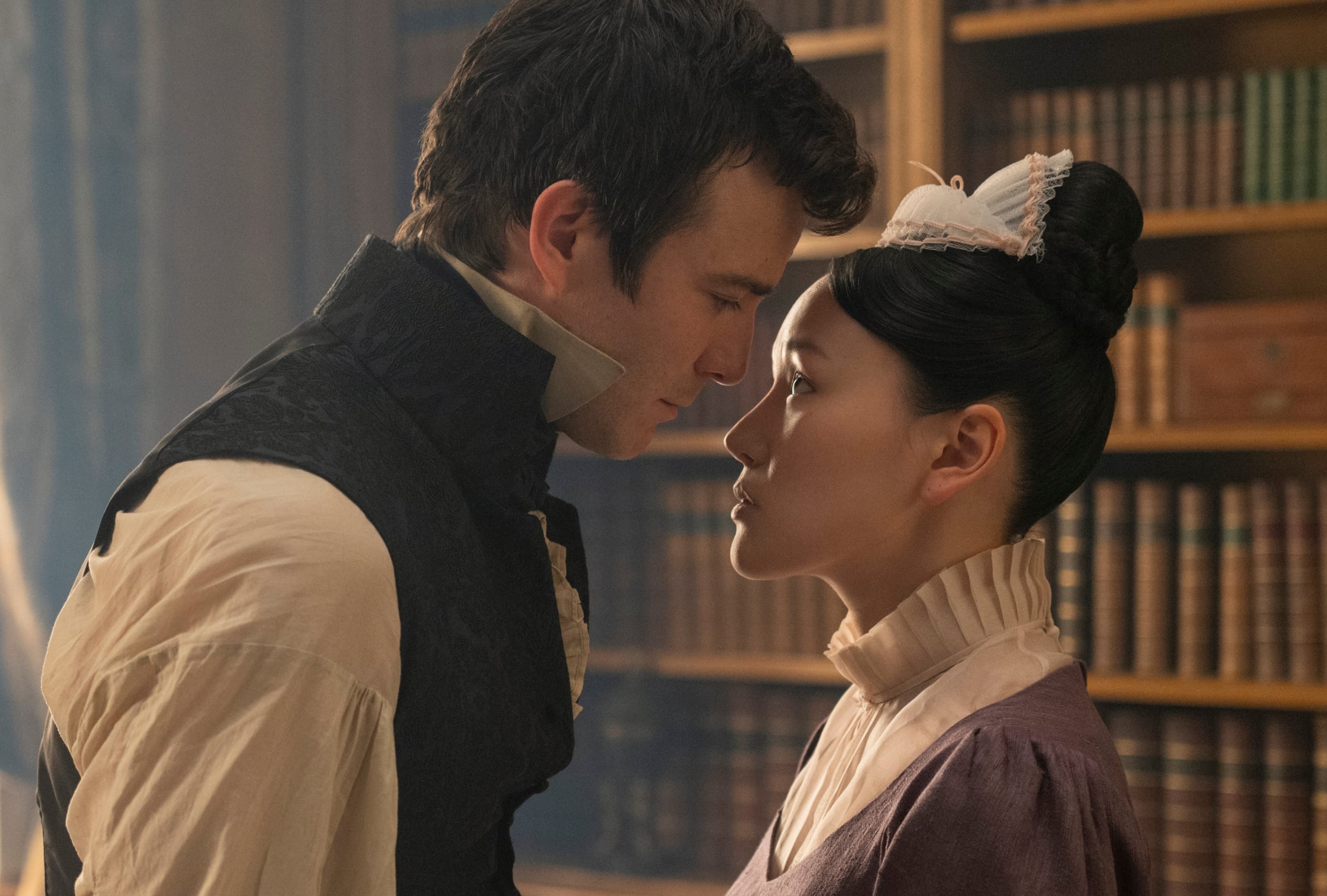 Benedict (Luke Thompson) sigue buscando a Sophie Baek (Yerin Ha) en los nuevos episodios de la cuarta temporada de la serie "Bridgerton" (Foto: Netflix)