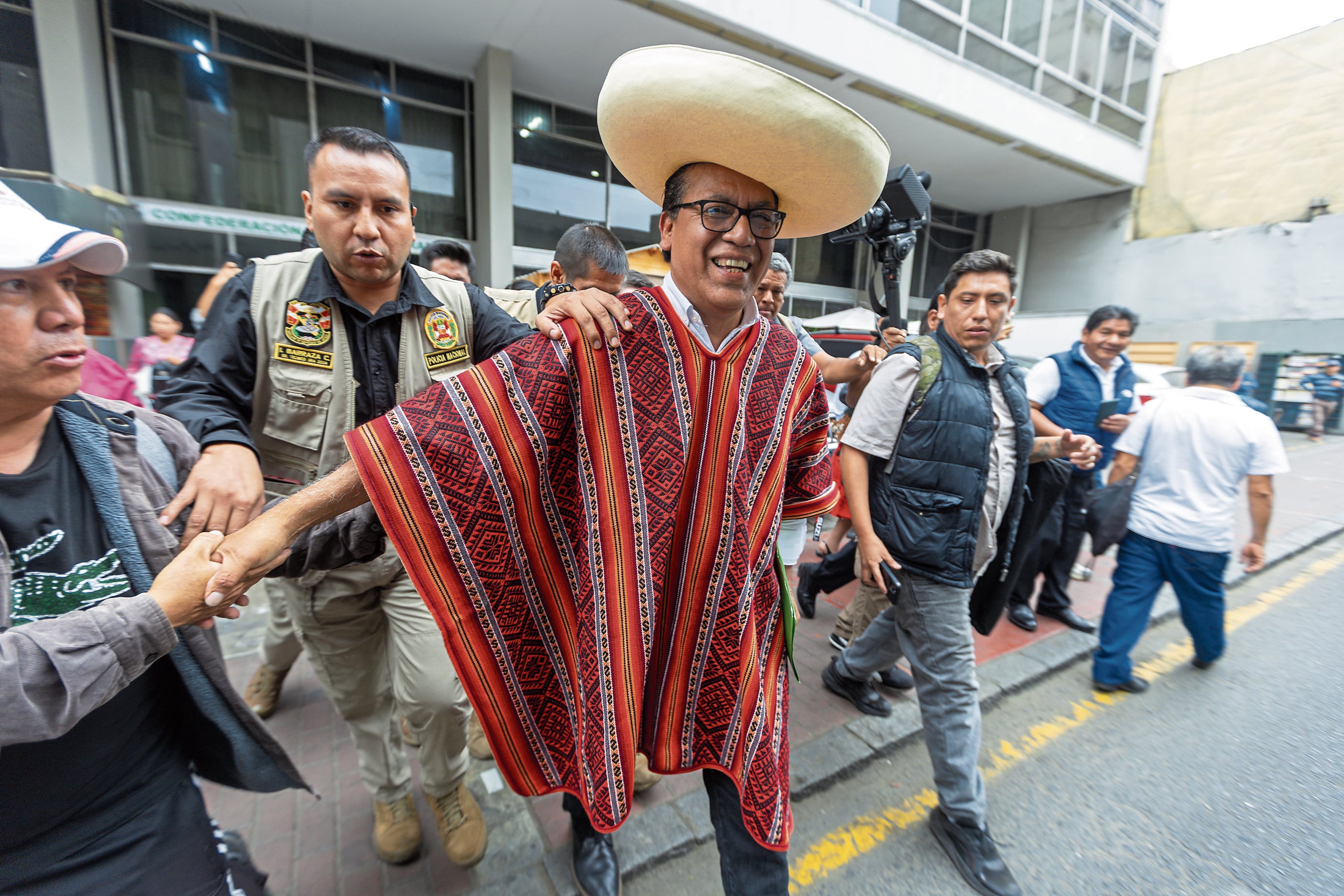 Sánchez cuestiona leyes procrimen, pero estuvo involucrado en una que favorece a mineros ilegales y el uso de explosivos, de acuerdo con investigaciones periodísticas. Foto: Mario Zapata N. / @photo.gec