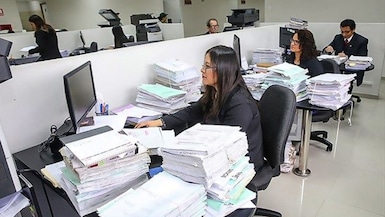 Gratificaciones y CTS para trabajadores CAS en camino: ley quedó lista para promulgación| Foto: Andina